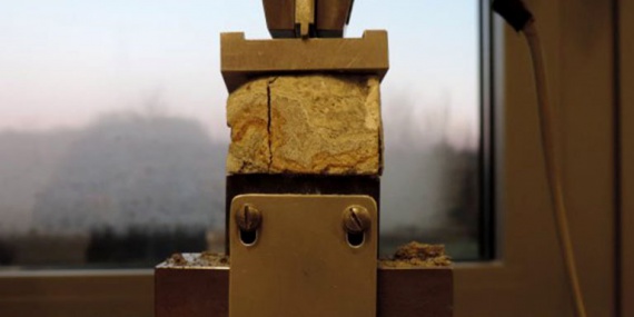 Bild Prüfgerät zur Ermittlung der Druckfestigkeit