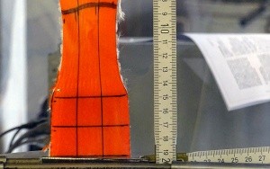 Bild Koaxiale Schlauchsonde: Zugversuch am entwickelten Schlauchmaterial