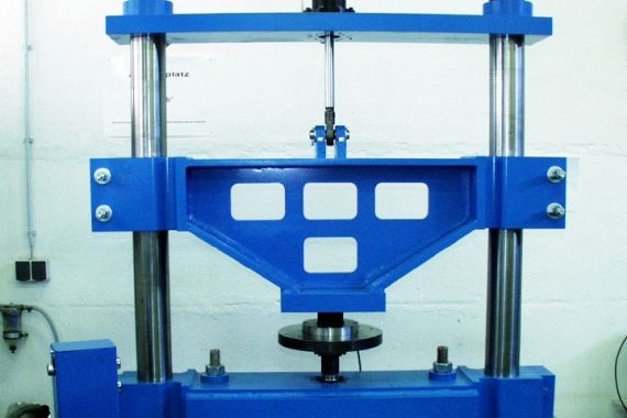 Bild Versuchsstand: Prüfung der Schwingungsbeständigkeit