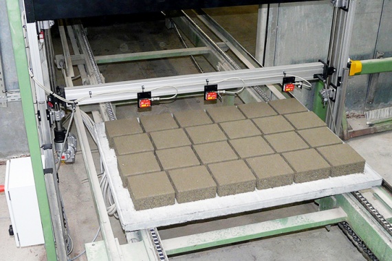 Bild QS-System zur Steinhöhenmessung und Rohdichteerfassung von Betonwaren