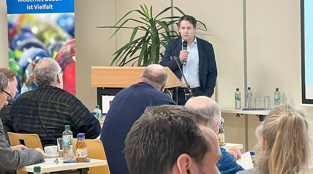 Bild Institutsdirektor im Seminarbereich der IAB Weimar gGmbH