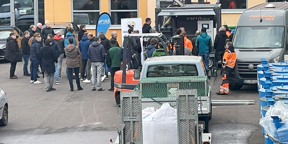 Bild Hof und Parkplatz der IAB Weimar gGmbH mit Live-Vorführung